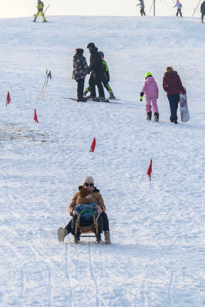 Lyžovačka a sánkovačka na najnižšie položenom lyžiarskom svahu na Slovensku v obci Čechy
