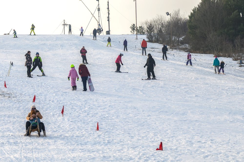 Lyžovačka a sánkovačka na najnižšie položenom lyžiarskom svahu na Slovensku v obci Čechy