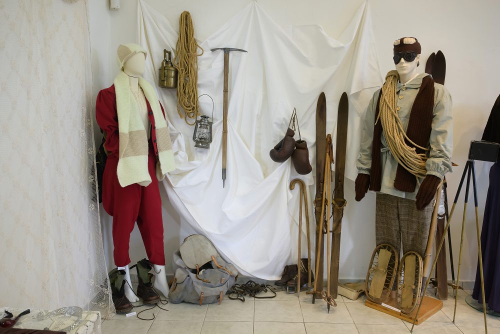 Výstava dobových odevov v Tribečskom múzeu v Topoľčanoch 