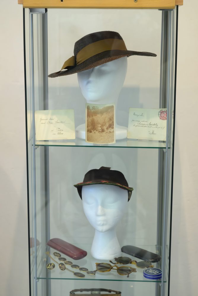 Výstava dobových odevov v Tribečskom múzeu v Topoľčanoch 