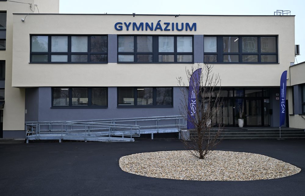 Slávnostné odovzdanie stavby Gymnázia Ľudovíta Štúra v Michalovciach