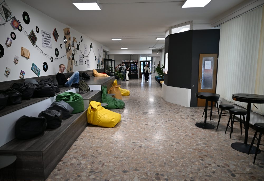 Slávnostné odovzdanie stavby Gymnázia Ľudovíta Štúra v Michalovciach