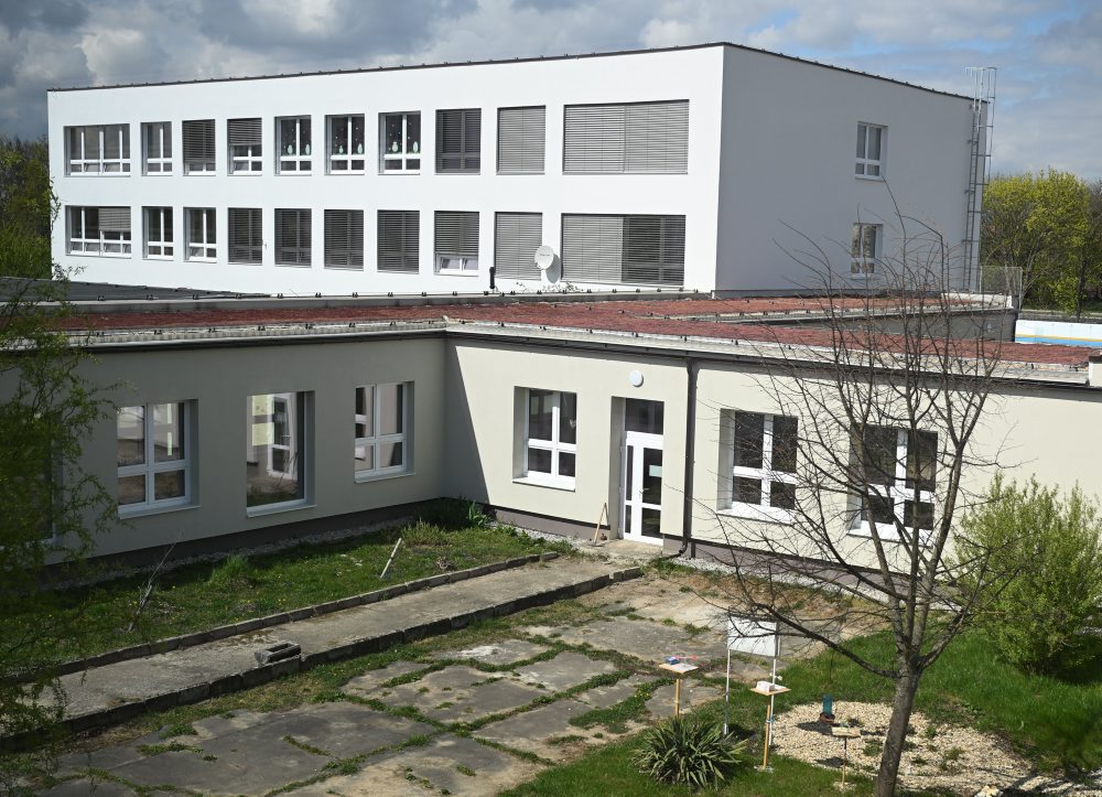 Zrekonštruovaná budova Základnej školy na Školskej 2 v Michalovciach