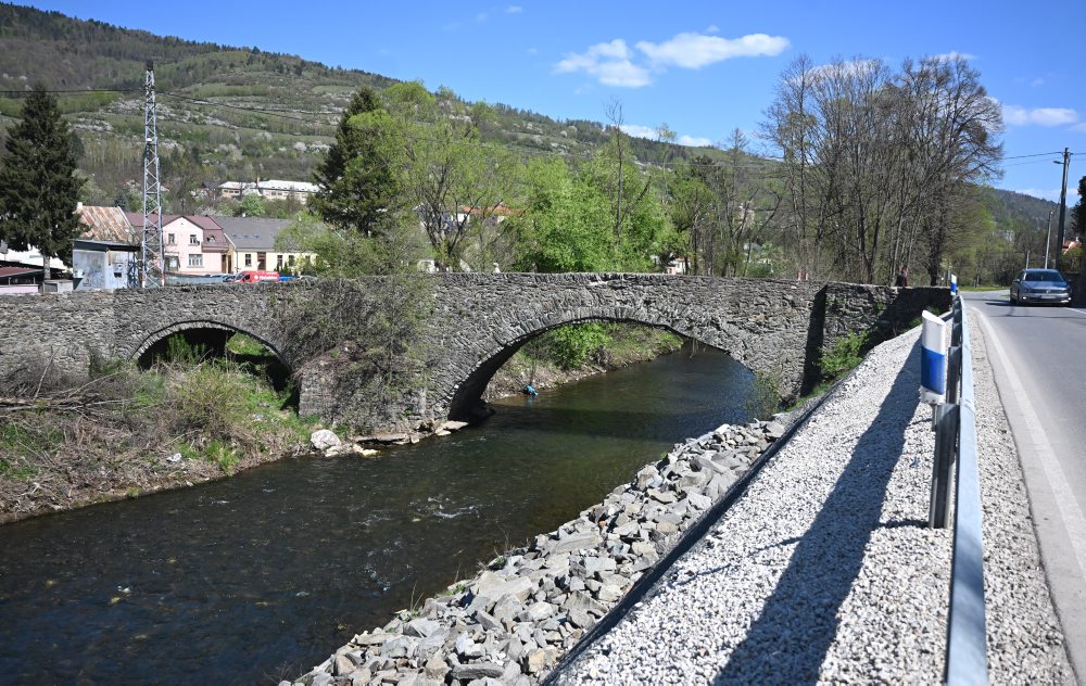 Historický kamenný most v Gelnici 