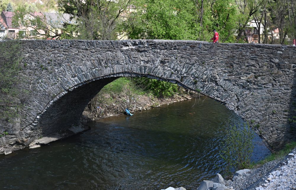 Historický kamenný most v Gelnici 