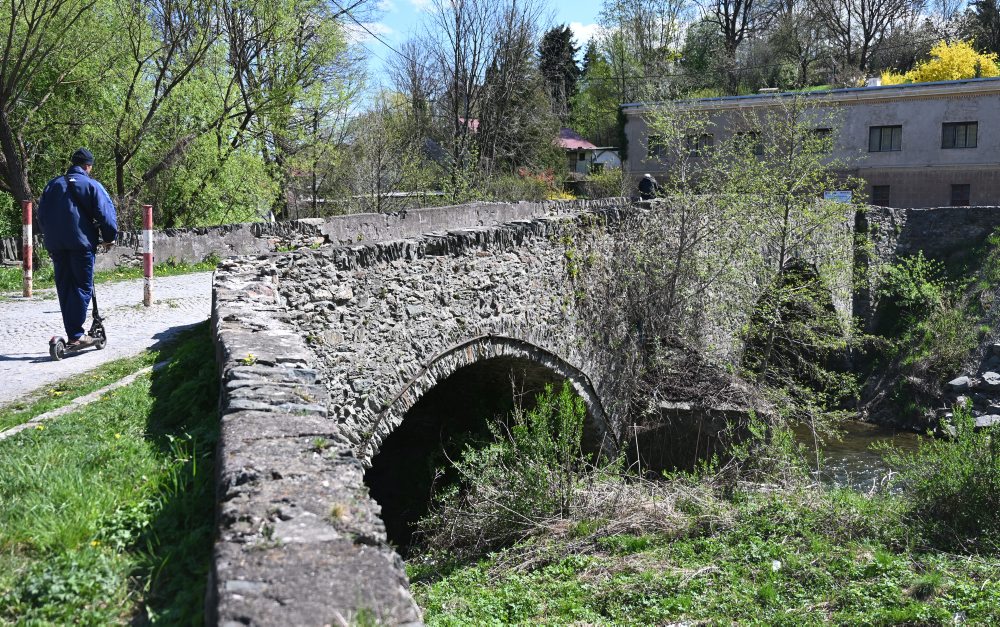 Historický kamenný most v Gelnici 