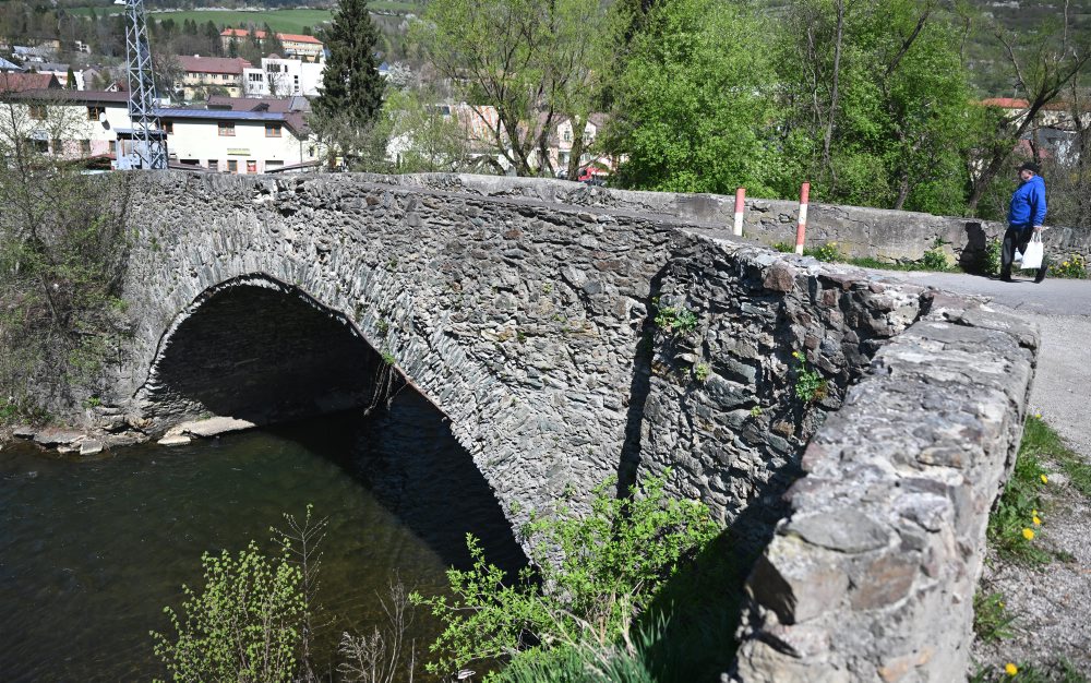 Historický kamenný most v Gelnici 