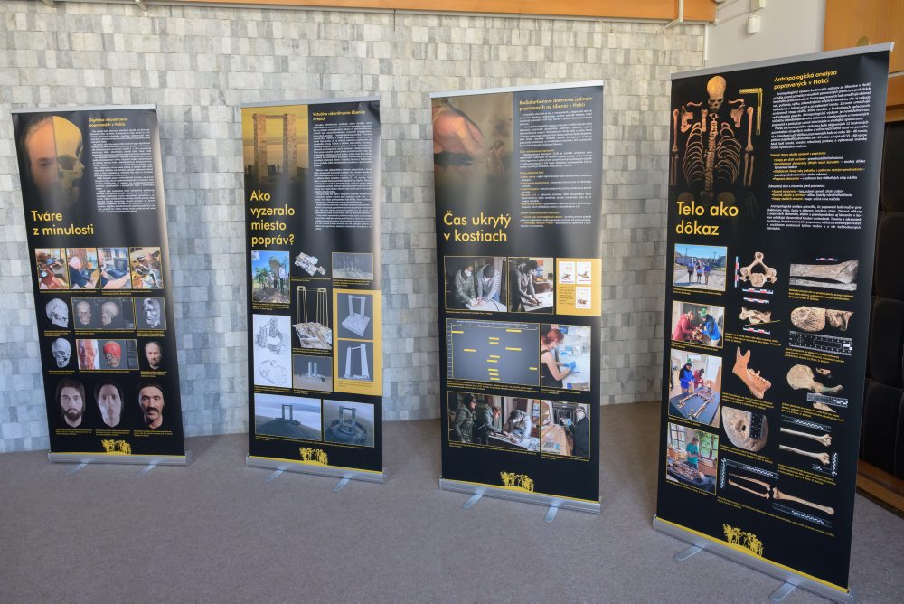 Ponitrianske múzeum v Nitre pripravilo výstavu, ktorá predstavuje výsledky prvého archeologického výskumu historickej šibenice v Holíči s názvom Tí, ktorí zhrešili
