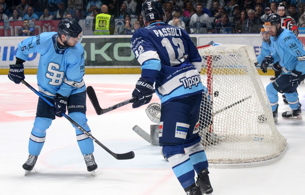 Radosť hokejistov Nitry po siedmom zápase finále play off Tipsport ligy proti Slovanu