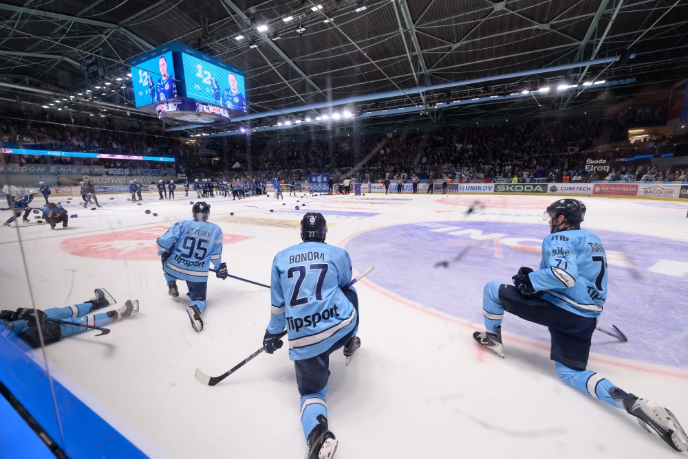 Radosť hokejistov Nitry po siedmom zápase finále play off Tipsport ligy proti Slovanu
