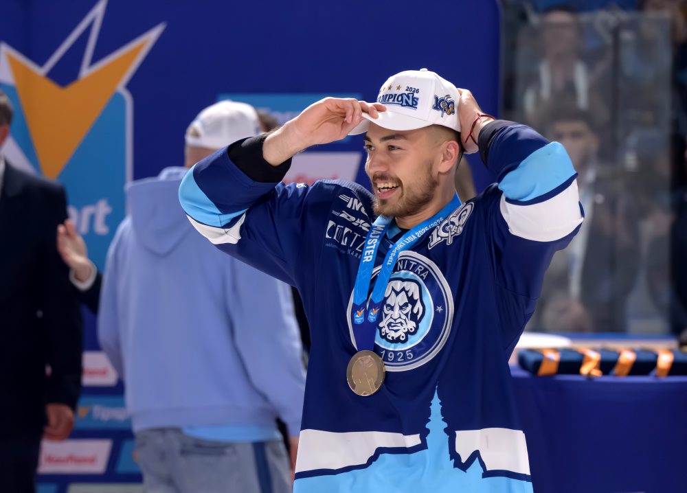 Radosť hokejistov Nitry po siedmom zápase finále play off Tipsport ligy proti Slovanu