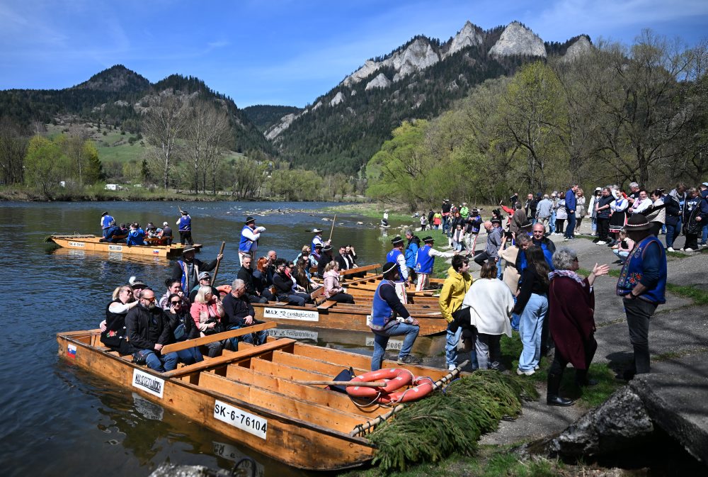 Na Dunajci v Červenom Kláštore spustili pltnícku sezónu