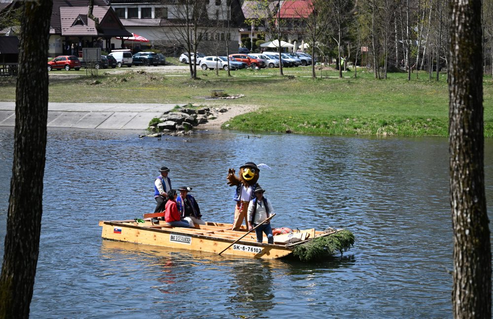 Na Dunajci v Červenom Kláštore spustili pltnícku sezónu