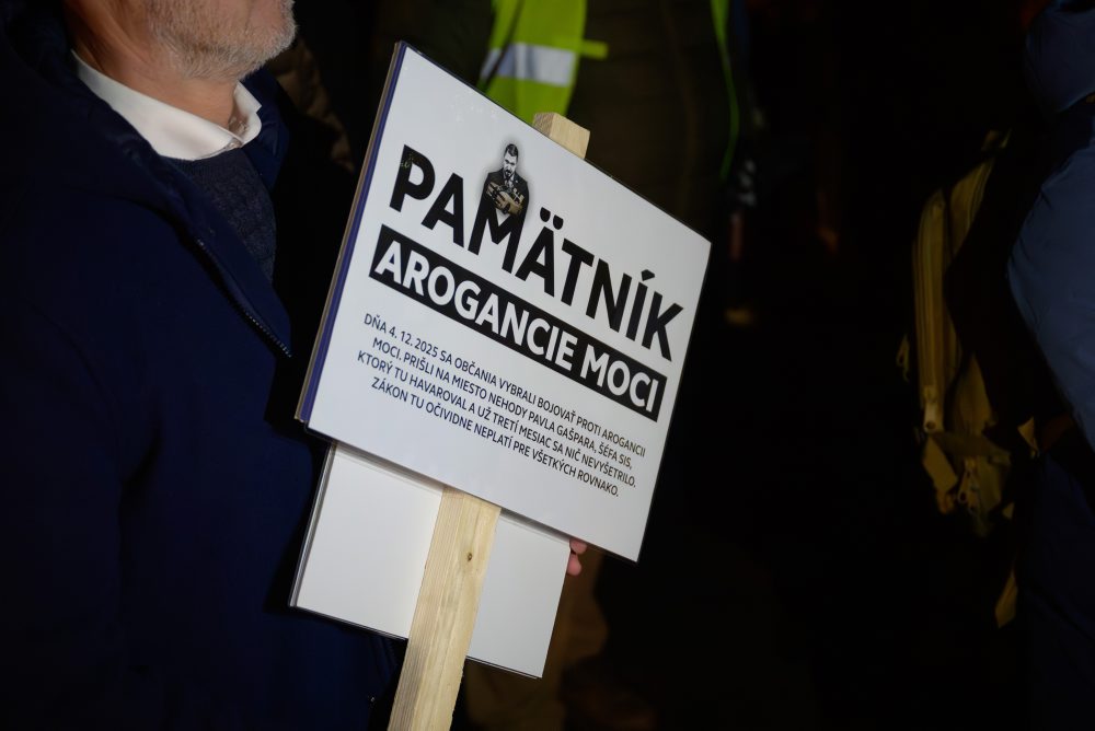 Zhromaždenie a pochod na miesto augustovej nehody šéfa SIS v Nitre 