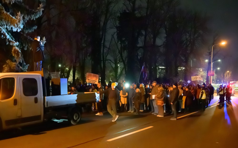 Zhromaždenie a pochod na miesto augustovej nehody šéfa SIS v Nitre 