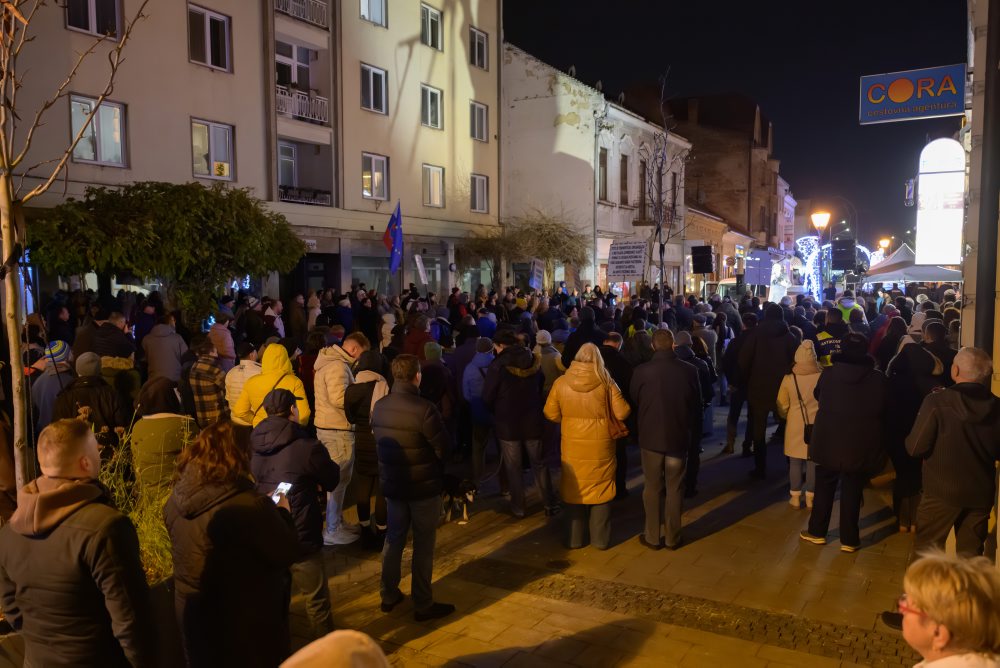 Zhromaždenie a pochod na miesto augustovej nehody šéfa SIS v Nitre 