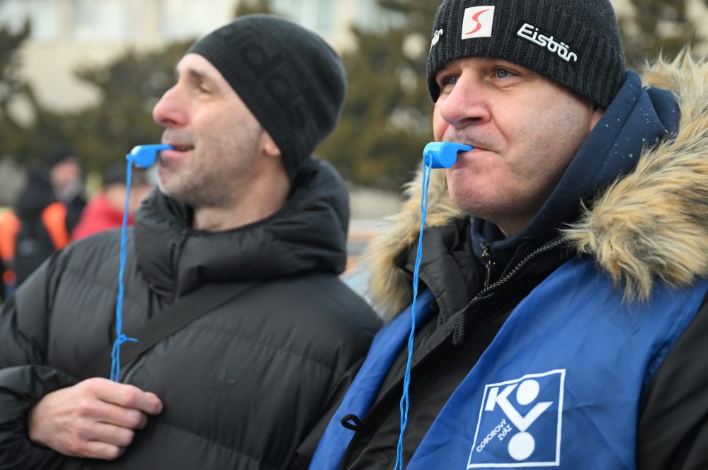 Snímka z protestného zhromaždenie OZ KOVO v U. S. Steel Košice v Šaci