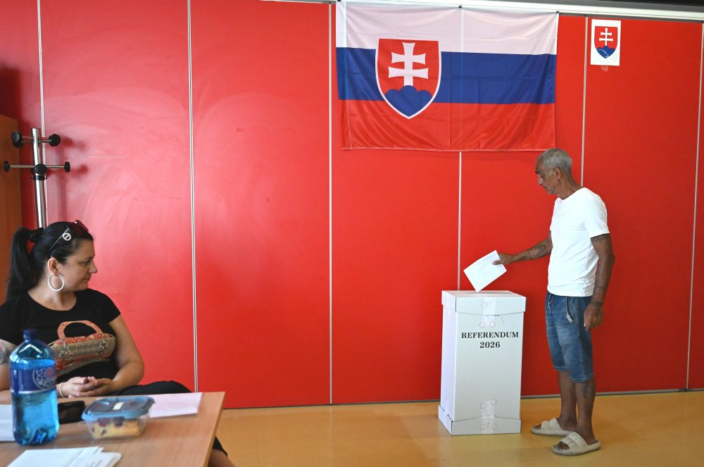 Referendum o zrušení doživotnej renty a obnove Úradu špeciálnej prokuratúry a Národnej kriminálnej agentúry na rómskom sídlisku Luník IX v Košiciach 
