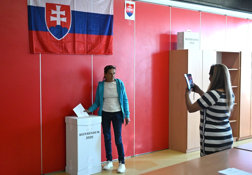 Referendum o zrušení doživotnej renty a obnove Úradu špeciálnej prokuratúry a Národnej kriminálnej agentúry na rómskom sídlisku Luník IX v Košiciach 