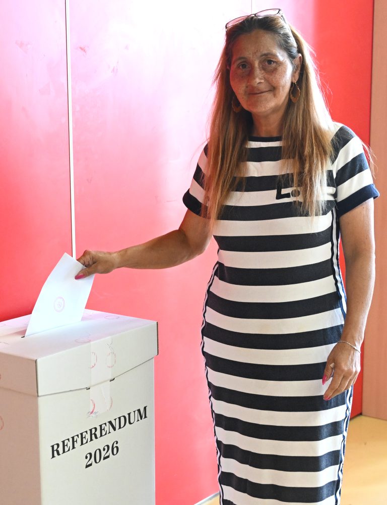 Referendum o zrušení doživotnej renty a obnove Úradu špeciálnej prokuratúry a Národnej kriminálnej agentúry na rómskom sídlisku Luník IX v Košiciach 