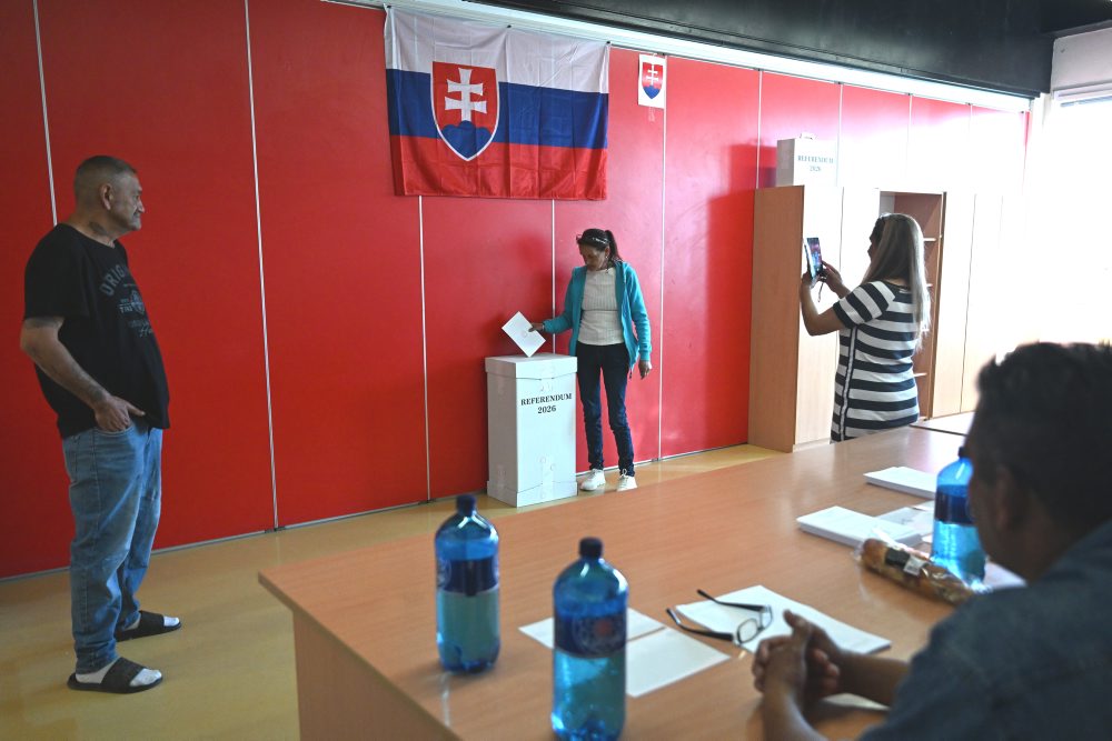 Referendum o zrušení doživotnej renty a obnove Úradu špeciálnej prokuratúry a Národnej kriminálnej agentúry na rómskom sídlisku Luník IX v Košiciach 