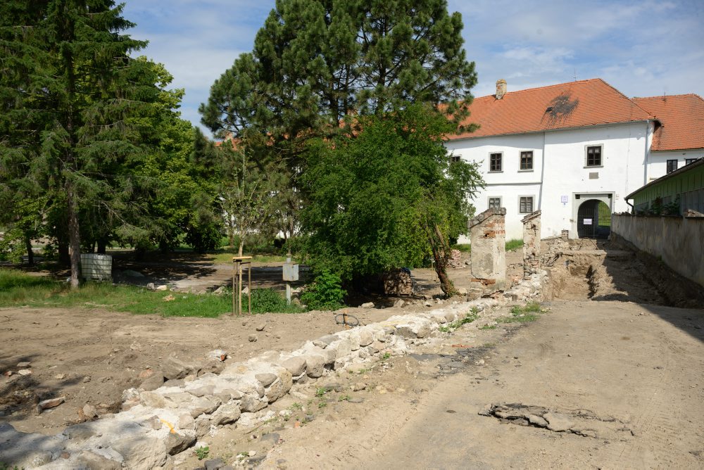 Rekonštrukcia hradného parku v Leviciach 