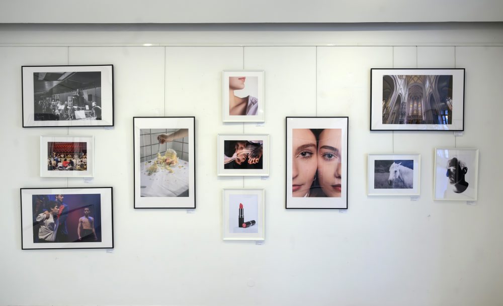 Študentská výstava Tvorivosťou k umeniu v mestskej galérii v Topoľčanoch