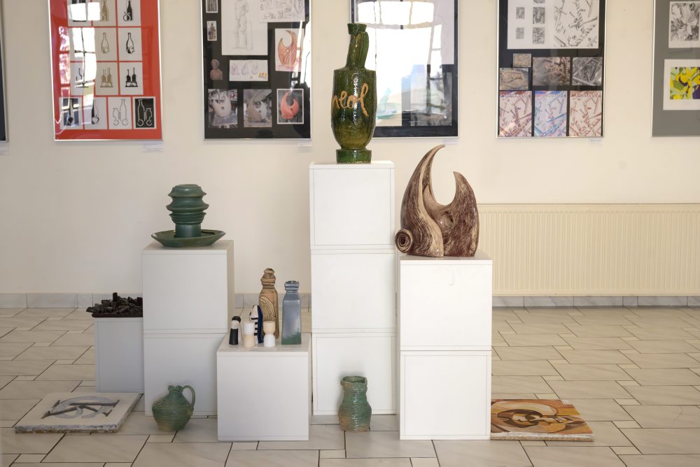 Študentská výstava Tvorivosťou k umeniu v mestskej galérii v Topoľčanoch