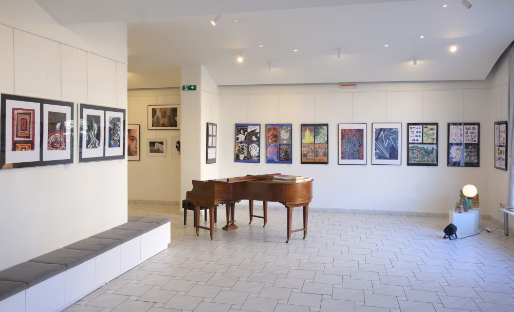 Študentská výstava Tvorivosťou k umeniu v mestskej galérii v Topoľčanoch