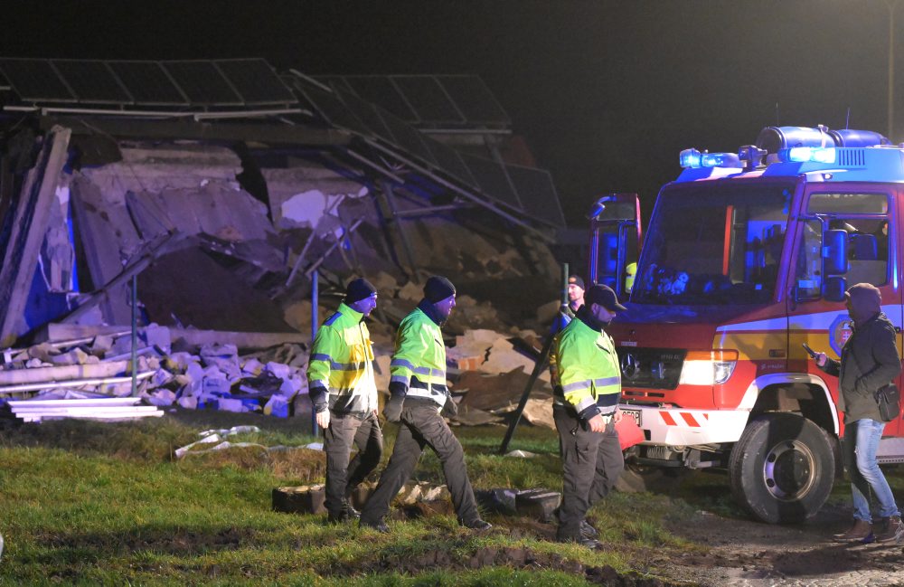 Pád strechy vo Veľkých Kapušanoch si vyžiadal troch mŕtvych