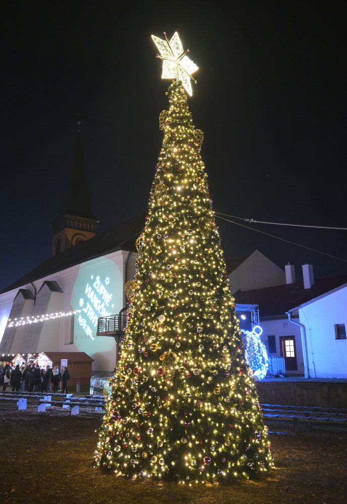Malé vianočné mestečko na Župných trhoch 2025 v Košiciach