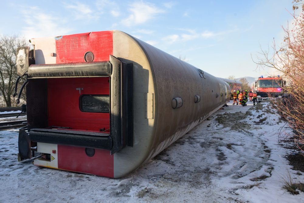 Taktické cvičenie záchranných zložiek pri zrážke vlakov na vlakovej stanici v obci Jelenec v okrese Nitra 