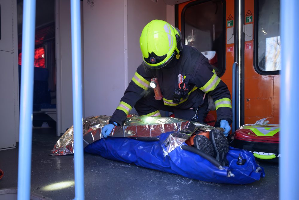 Taktické cvičenie záchranných zložiek pri zrážke vlakov na vlakovej stanici v obci Jelenec v okrese Nitra 