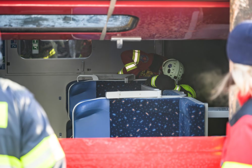 Taktické cvičenie záchranných zložiek pri zrážke vlakov na vlakovej stanici v obci Jelenec v okrese Nitra 