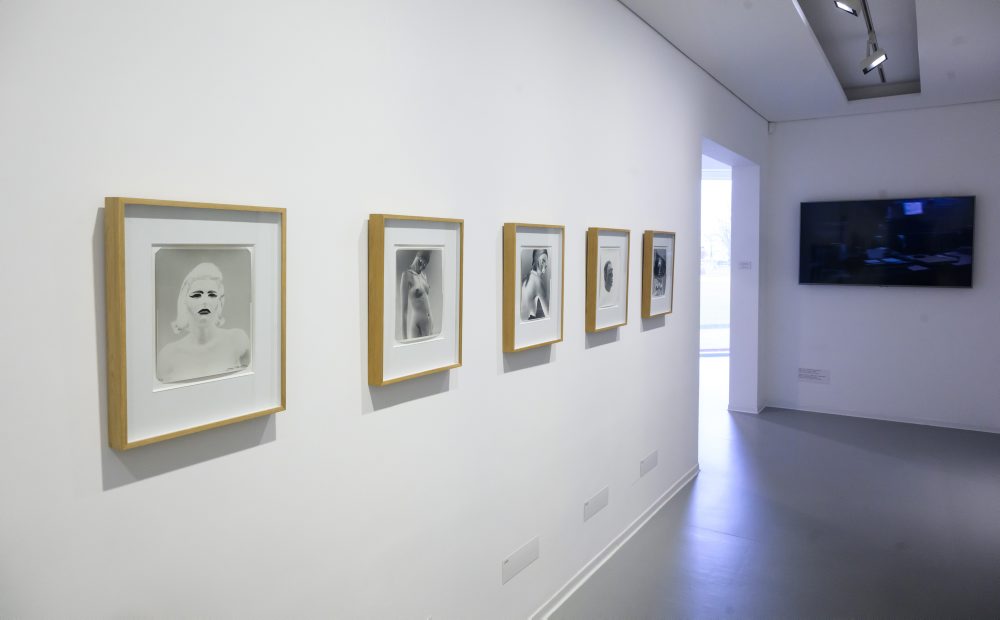 Výstava fotografií Tona Stana v bratislavskej Danubiane