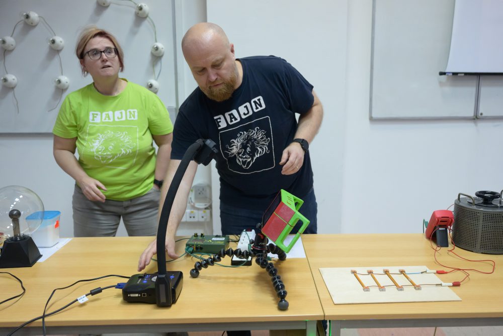 Vedecká vianočná šou Fyzika všetkými zmyslami