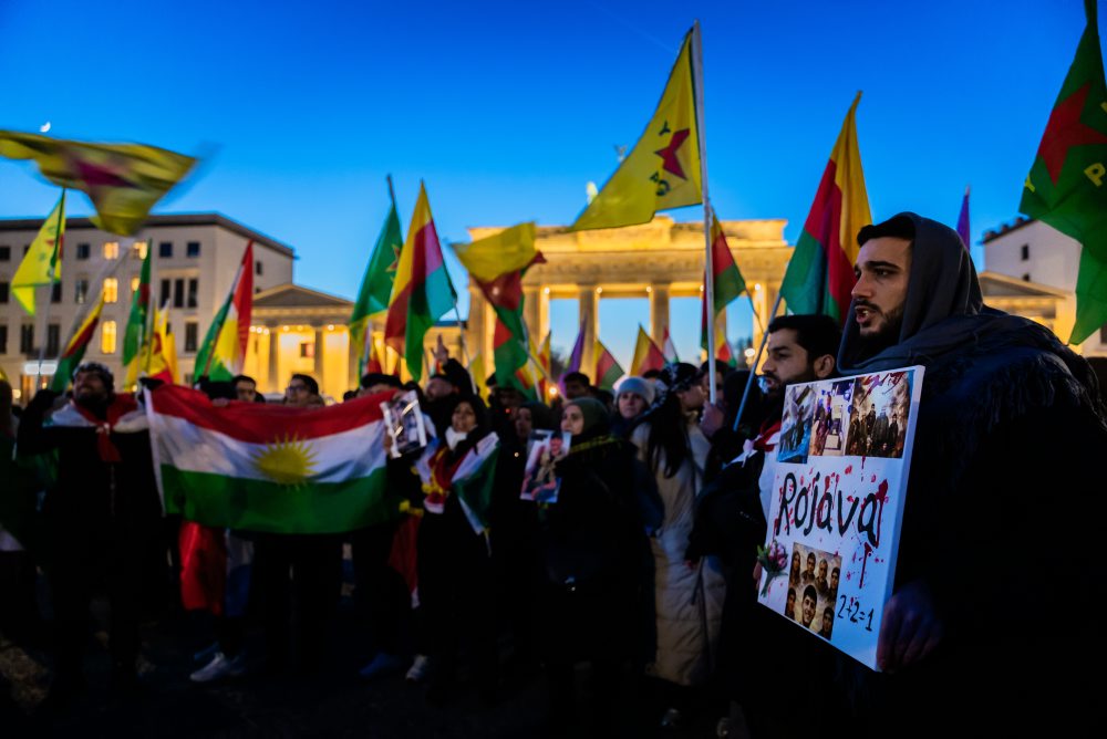 Tisícky ľudí v nemeckých uliciach vyjadrili podporu sýrskym Kurdom