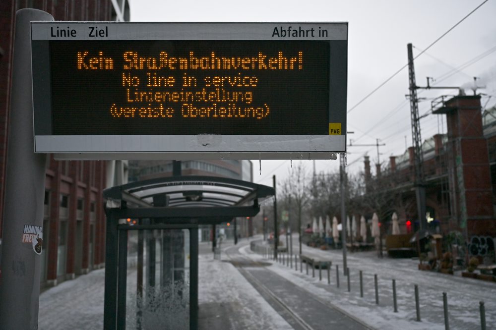 V Berlíne zamrzli električkám troleje