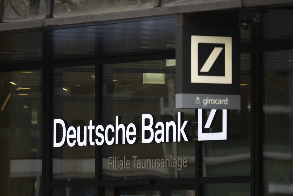 V priestoroch Deutsche Bank zasahujú vyšetrovatelia