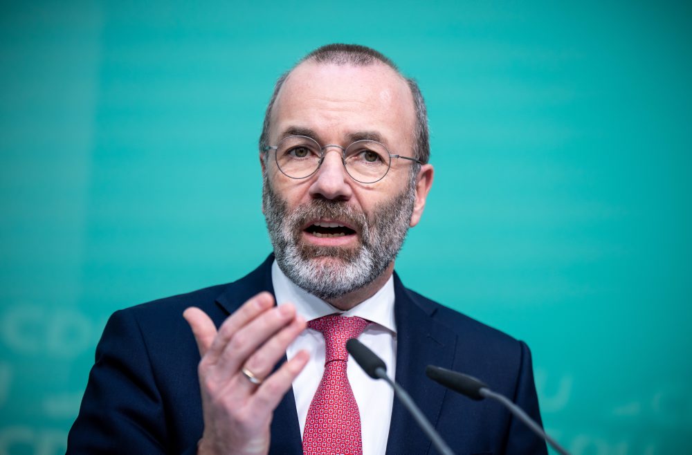 Pozíciu predsedu Európskej komisie a rady by mala zastávať jedna osoba