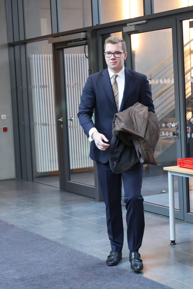 Súd uznal Halembu z AfD za vinného z prania špinavých peňazí a zastrašovania