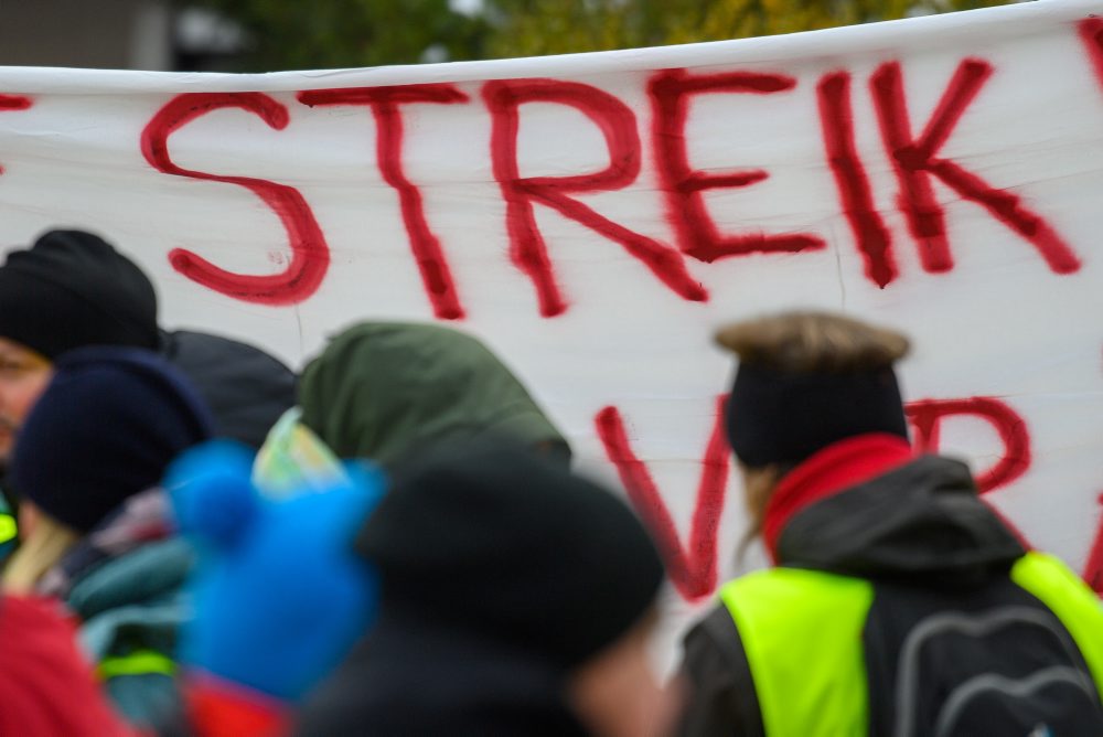 Nemecko: Výstražný štrajk dopravcov paralyzoval v krajine verejnú dopravu