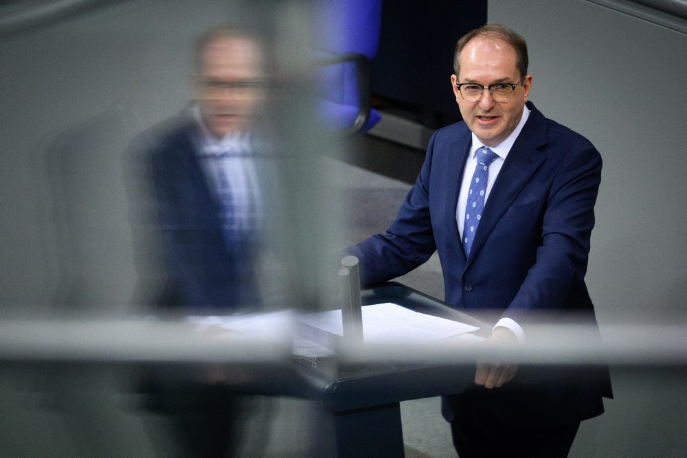 Dobrindt: Nemecko bude rozširovať spoluprácu so spravodajskými službami USA