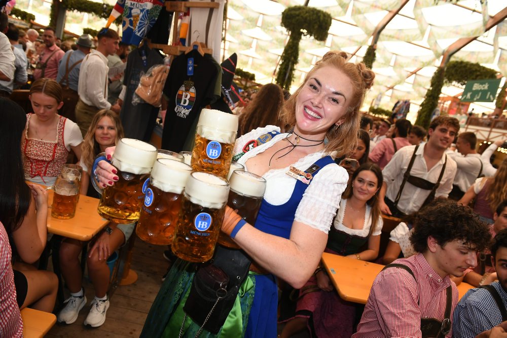 Bavorskí pivovarníci zvažujú spoplatnenie vstupu na Oktoberfest