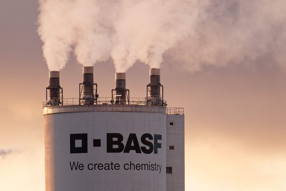 Nemecký chemický koncern BASF sa vo 4. kvartáli vrátil k zisku
