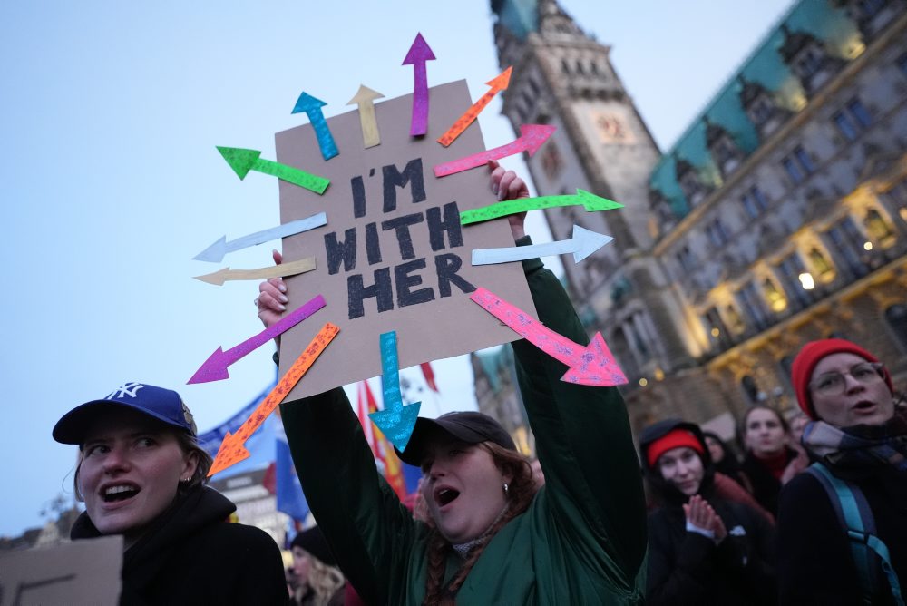 Tisíce ľudí protestovali v Hamburgu proti sexualizovanému násiliu