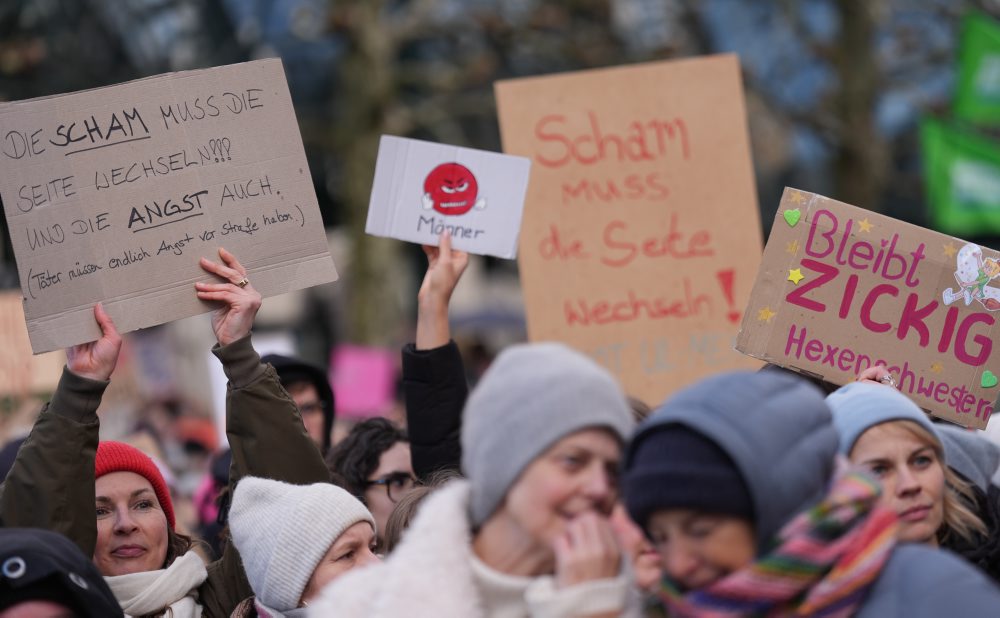 Tisíce ľudí protestovali v Hamburgu proti sexualizovanému násiliu