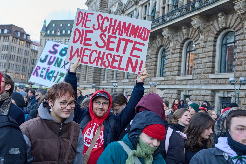 Tisíce ľudí protestovali v Hamburgu proti sexualizovanému násiliu