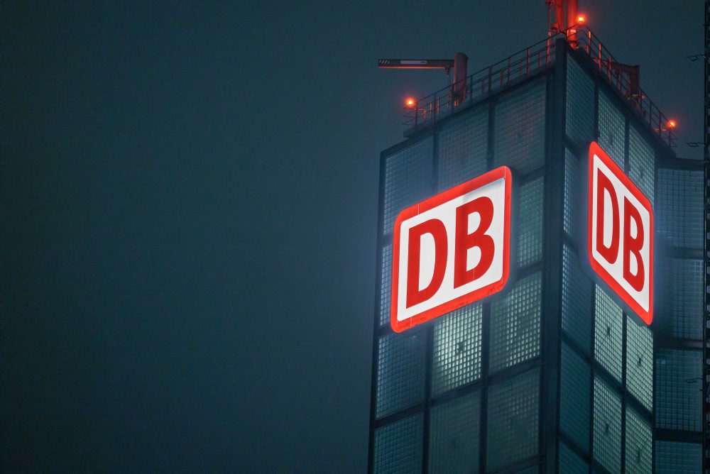 Strata nemeckého železničného dopravcu Deutsche Bahn sa vlani prehĺbila