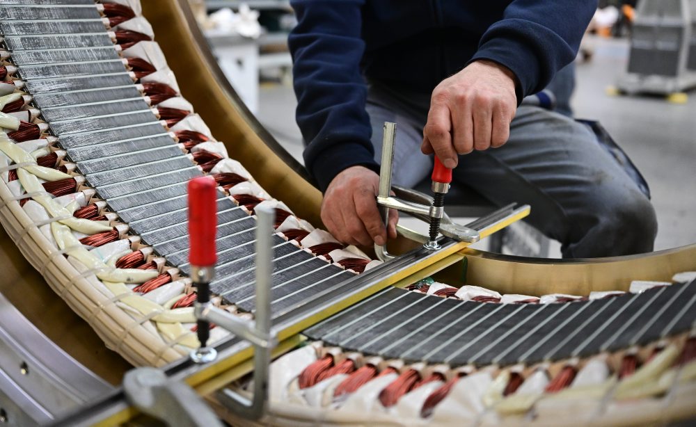 Objednávky nemeckých strojárskych podnikov vo februári klesli o 12 %